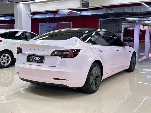 Tesla Model 3 — Фото автомобиля 5