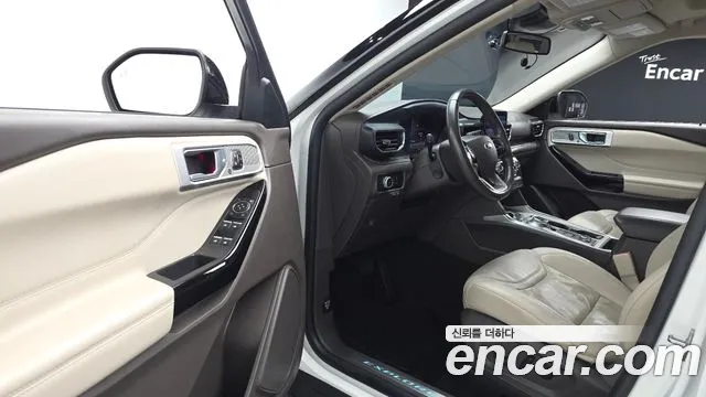 Ford Explorer Explorer 6 поколение 3.0 Platinum 4WD — Фото автомобиля 10
