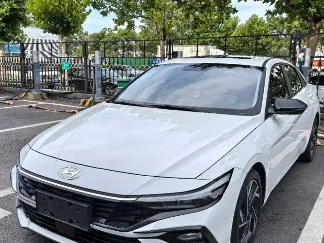 Hyundai Elantra — Фото автомобиля 2