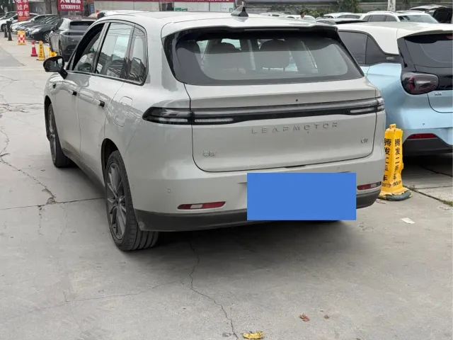 Leapmotor C10 — Фото автомобиля 6