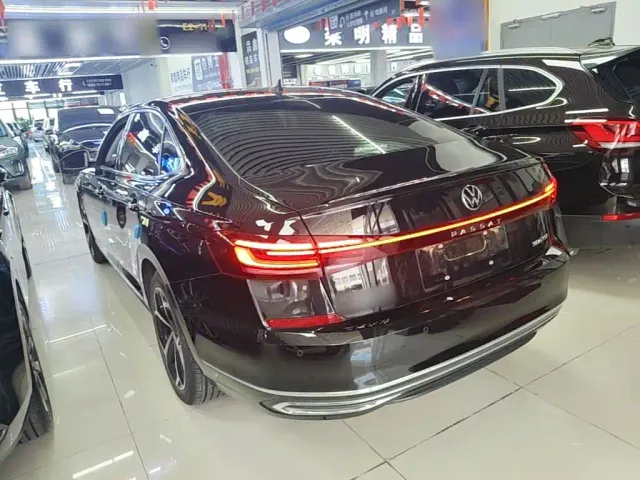 Volkswagen Passat — Фото автомобиля 4