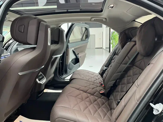 BMW 7 Series — Фото автомобиля 15