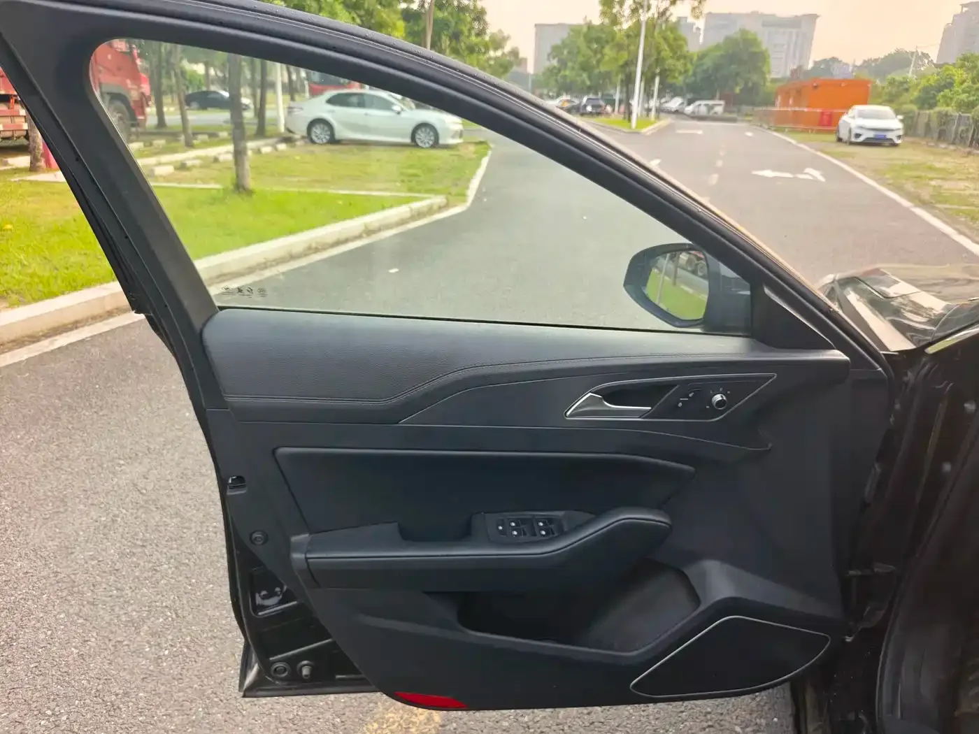 Hongqi Hongqi H5 2022 Classic Facelift 1.5T DCT Flag Rhythm Edition — Фото автомобиля 11
