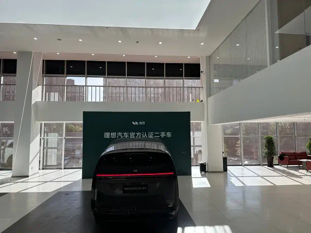 Li Auto MEGA — Фото автомобиля 4