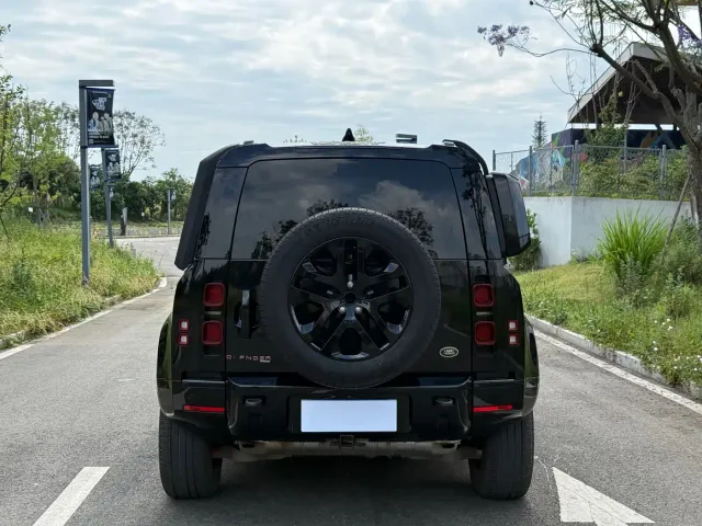 Land Rover Defender — Фото автомобиля 13