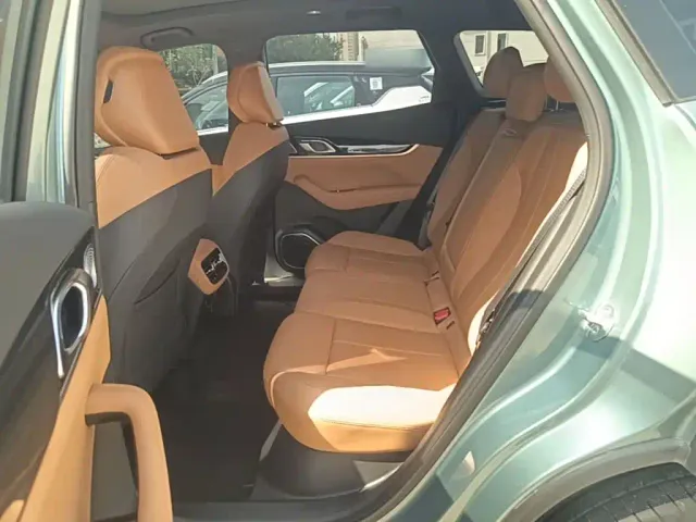 Geely Boyue L — Фото автомобиля 16