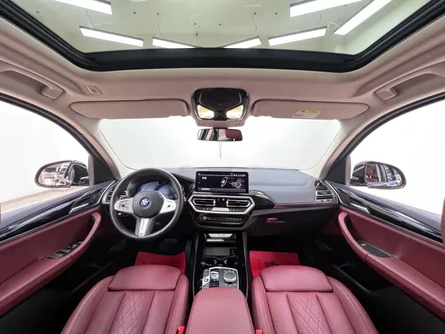 BMW iX3 — Фото автомобиля 12