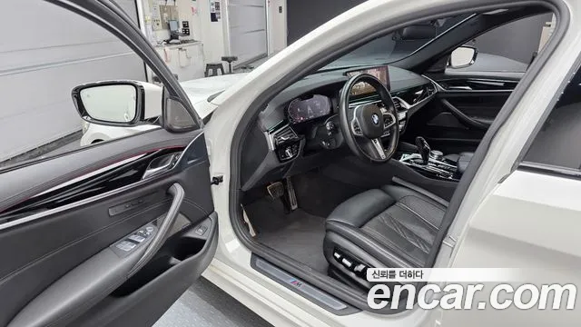BMW 5 Series G30 — Фото автомобиля 10