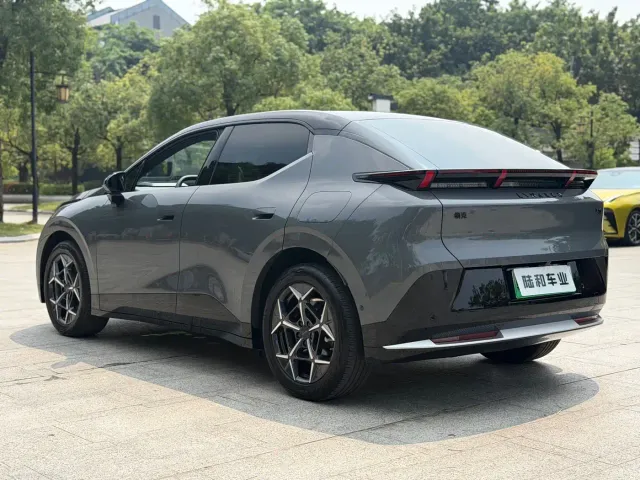 Lynk & Co Z20 — Фото автомобиля 6