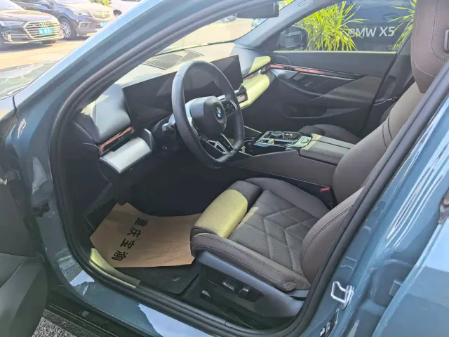 BMW 5 Series — Фото автомобиля 6