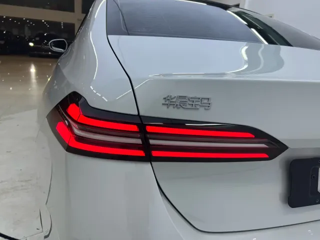 BMW 5 Series — Фото автомобиля 7