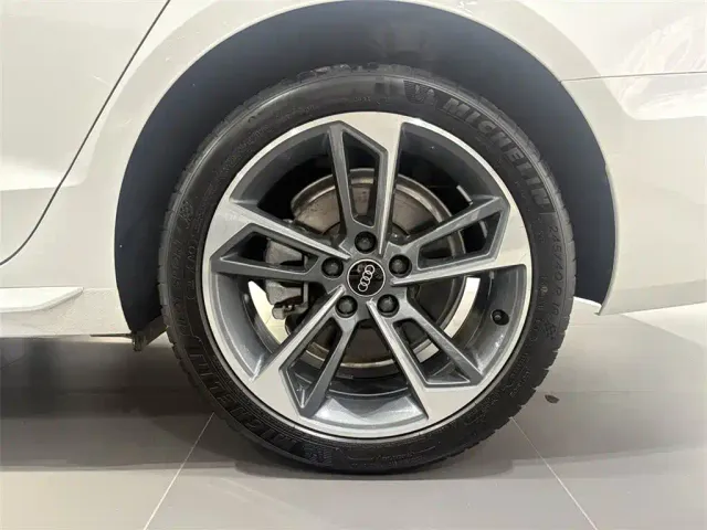 Audi A4L — Фото автомобиля 14