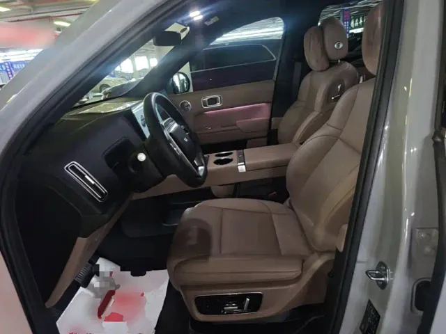 Li Auto L9 — Фото автомобиля 14