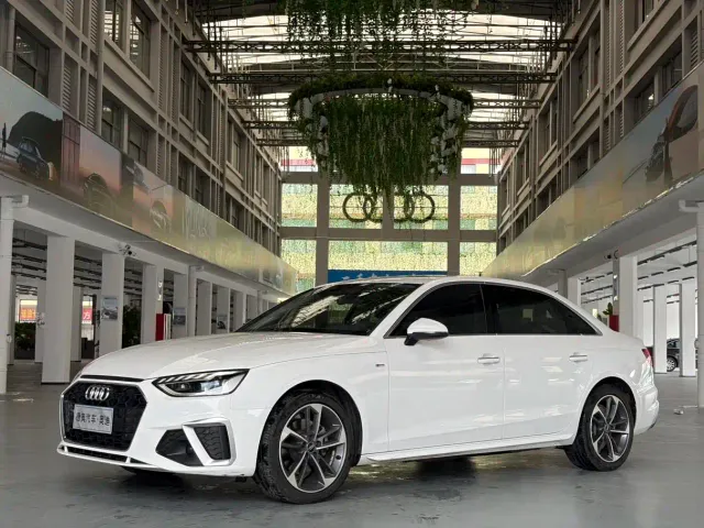 Фотография автомобиля — Audi A4L