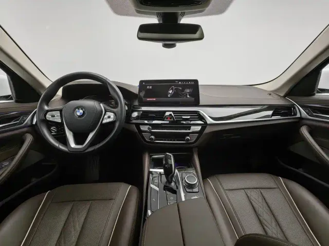 BMW 5 Series — Фото автомобиля 5