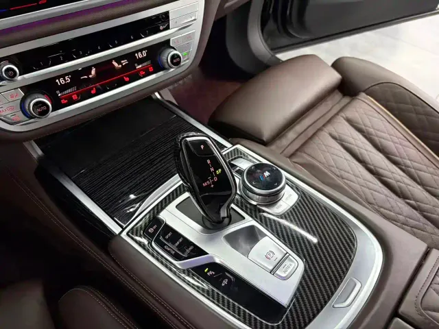 BMW 7 Series — Фото автомобиля 10
