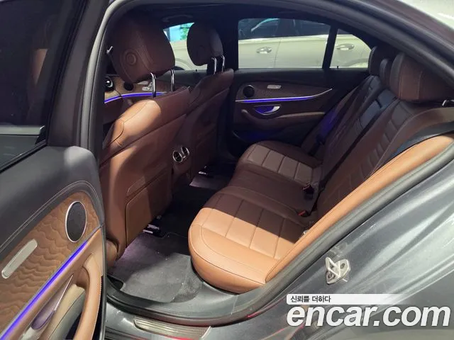Mercedes-Benz E-Class — Фото автомобиля 10