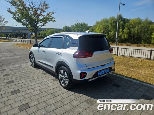 Kia Niro — Фото автомобиля 4