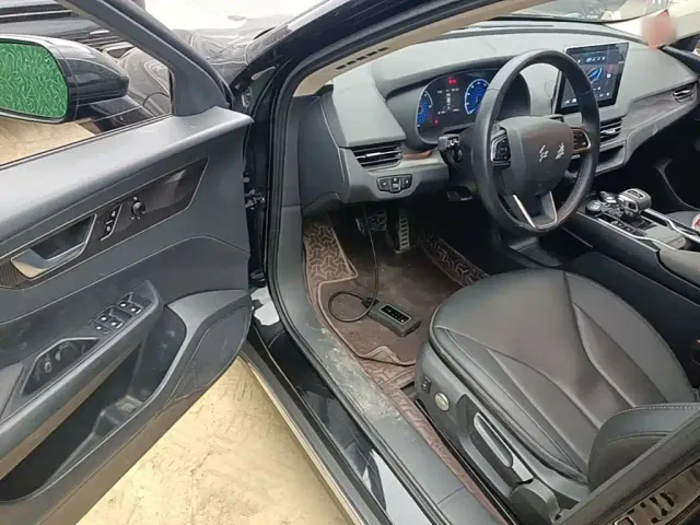 Hongqi E-QM5 — Фото автомобиля 15