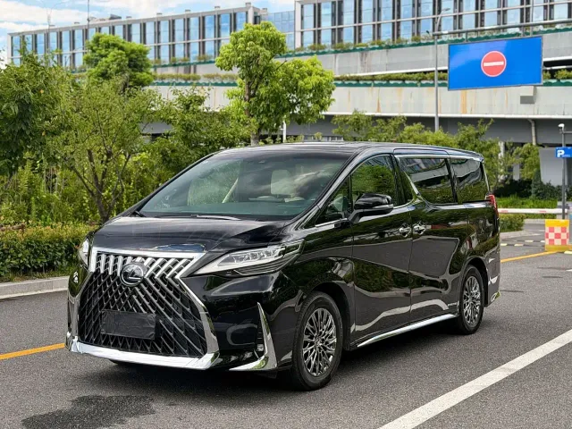 Фотография автомобиля — Lexus LM