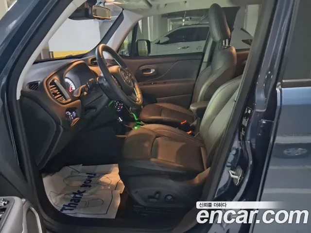 Jeep Renegade — Фото автомобиля 7