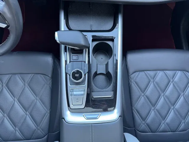Changan Qiyuan Q05 — Фото автомобиля 9