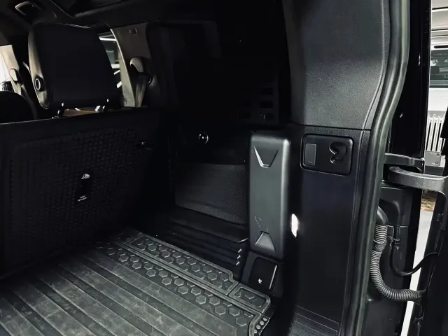 Land Rover Defender — Фото автомобиля 17