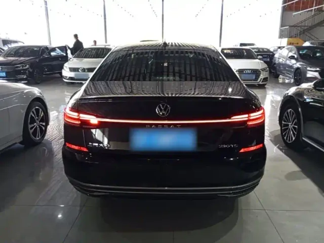 Volkswagen Passat — Фото автомобиля 5