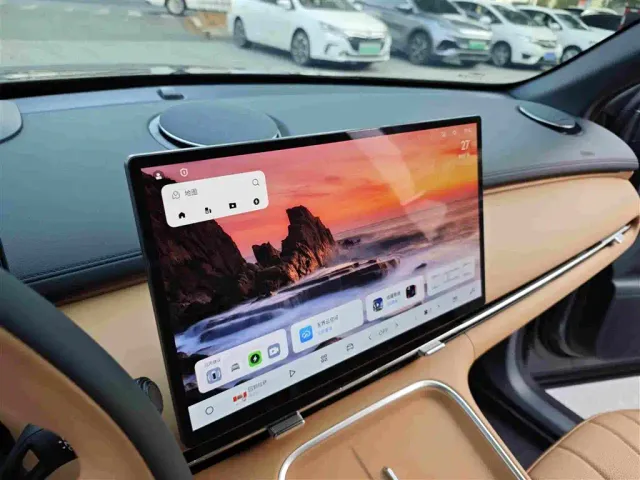 Geely Galaxy Starship 7 EM-i — Фото автомобиля 14