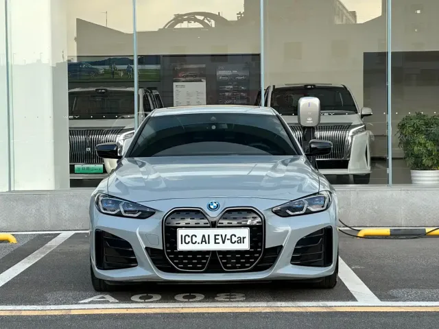 BMW i4 — Фото автомобиля 2