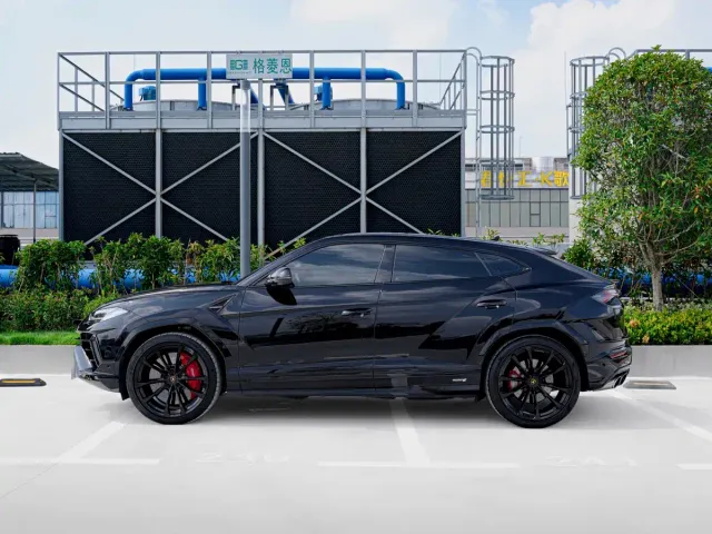 Lamborghini Urus — Фото автомобиля 9