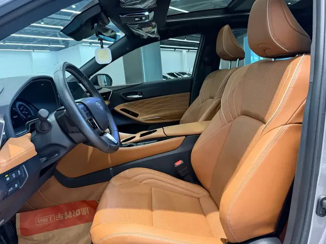 Toyota Avalon 2024 Model Hybrid 2.5L XLE Prestige Edition — Фото автомобиля 11