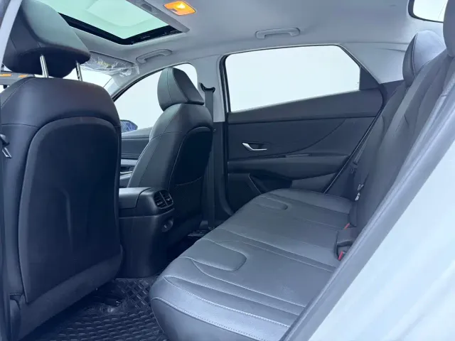 Hyundai Elantra — Фото автомобиля 8