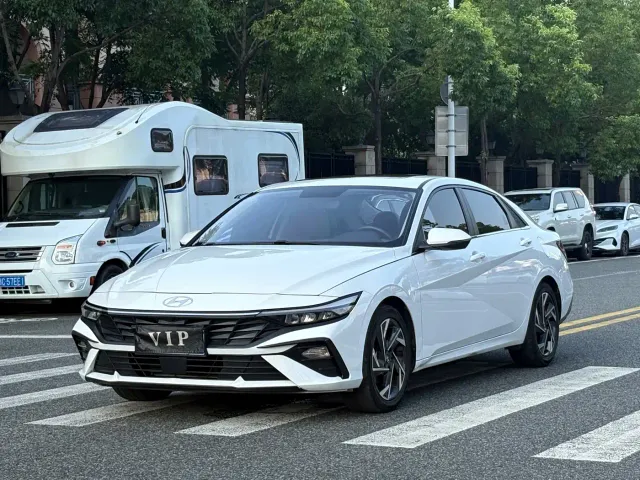 Фотография автомобиля — Hyundai Elantra