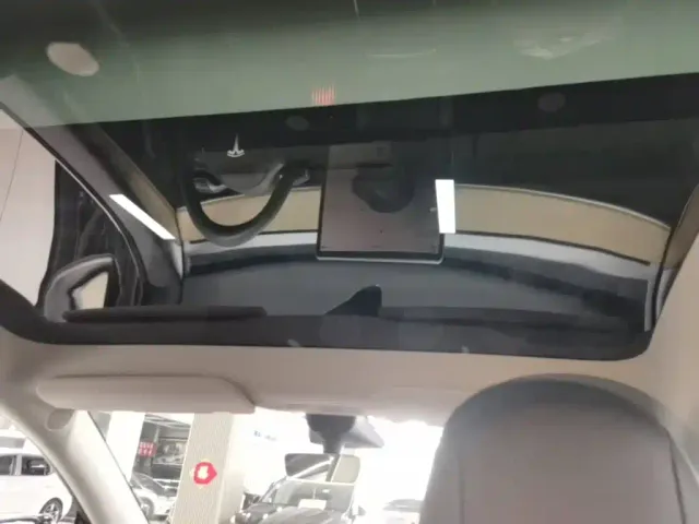 Tesla Model Y — Фото автомобиля 17