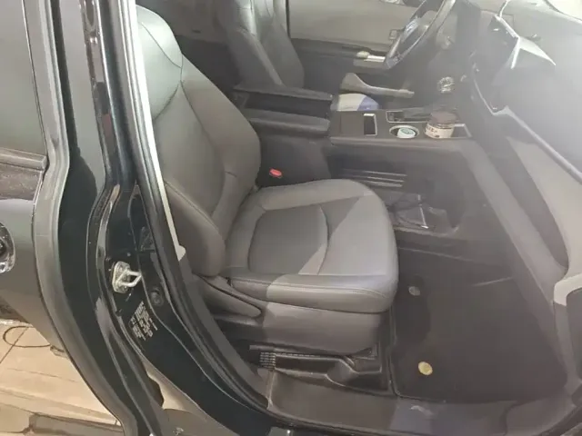 Toyota Sienna — Фото автомобиля 24