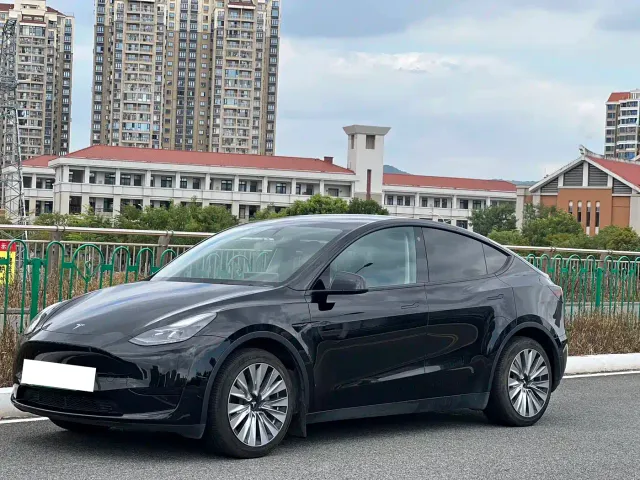 Фотография автомобиля — Tesla Model Y
