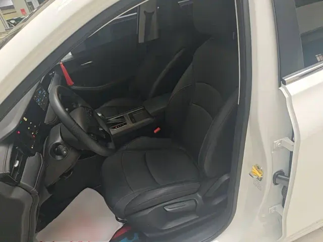 Roewe i5 — Фото автомобиля 14