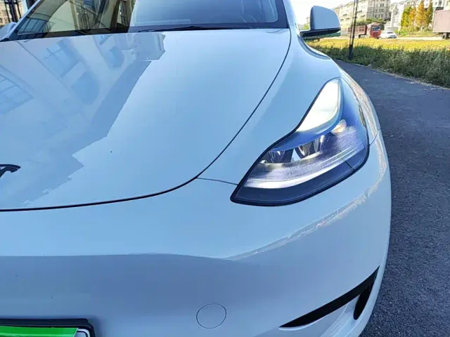 Tesla Model Y — Фото автомобиля 23