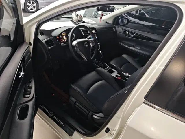 Nissan Tiida — Фото автомобиля 14