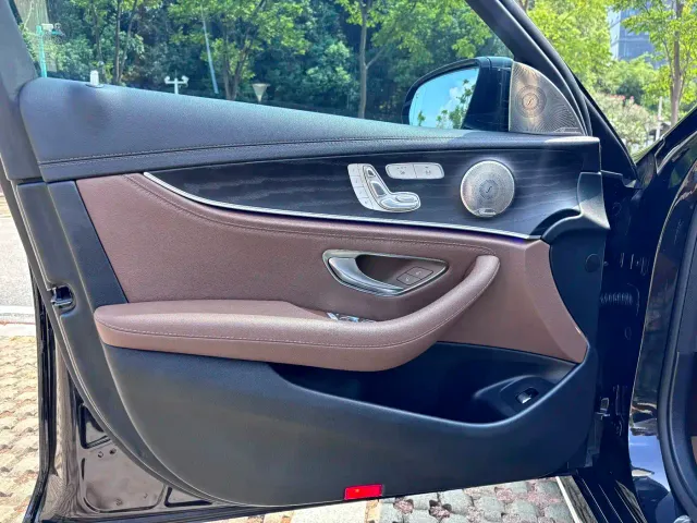 Mercedes-Benz E-Class — Фото автомобиля 8
