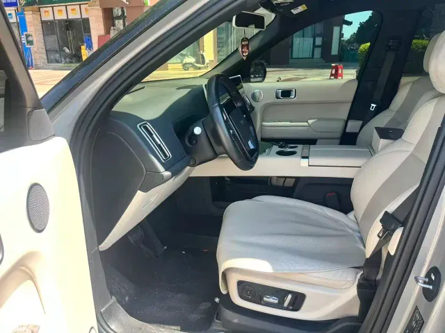 Li Auto L9 — Фото автомобиля 3