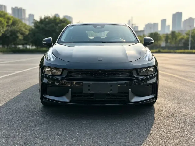 Lynk & Co 03 — Фото автомобиля 2