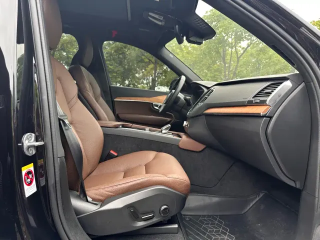Volvo XC90 — Фото автомобиля 6