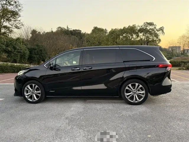 Toyota Sienna — Фото автомобиля 15