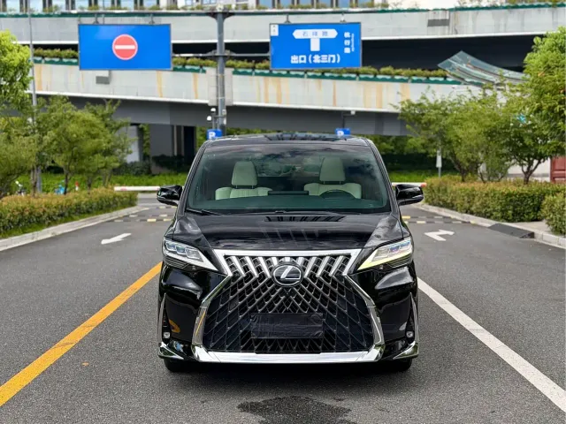 Lexus LM — Фото автомобиля 2
