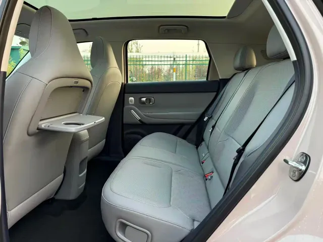Leapmotor A10 — Фото автомобиля 11