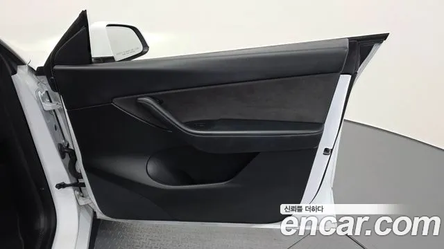 Tesla Model Y — Фото автомобиля 23