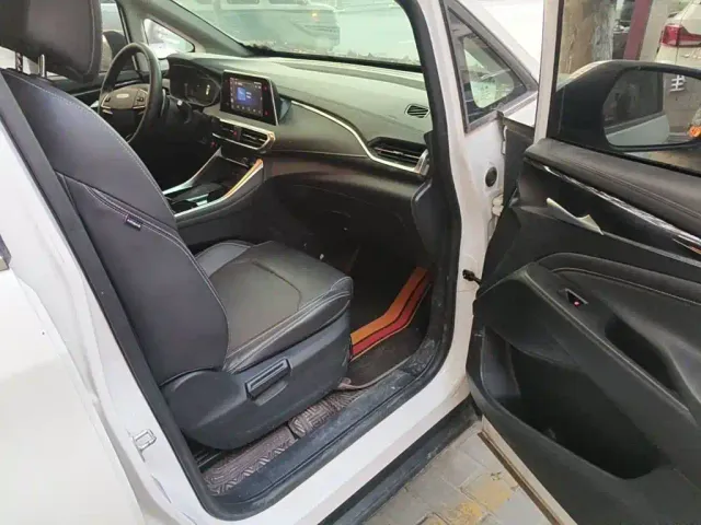 Maxus G50 — Фото автомобиля 13