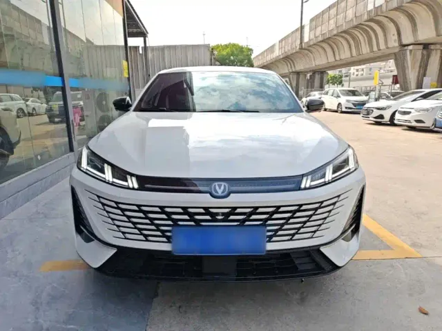 Changan Eado — Фото автомобиля 2